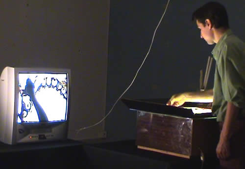 Installation vidéo pour le dessin sur sable en direct Installation vidéo pour le dessin sur sable en direct